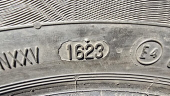 Zimní pneu 215/60/16 Continental - 10