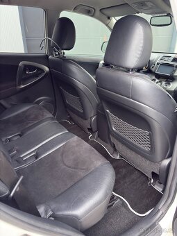 Toyota RAV4 2.2 D-4D, 4×4, automat | r.v. 2011 | Bílá perleť - 10