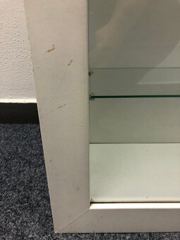 Ikea Bertby. Prosklenná nástěnná skříňka, vitrína, knihovna - 10