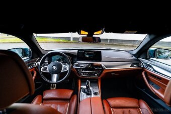 BMW 540d xDrive Touring - 10