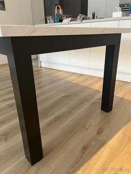 Jídelní stůl - 10