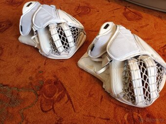 Brankářská lapačka Bauer Vapor Hyperlite (1. řada), 2 kusy - 10