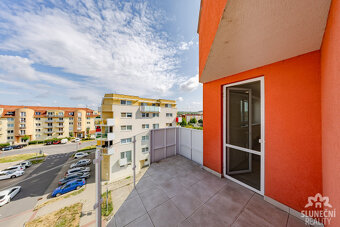 Pronájem bytu 3+kk s vyhrazeným parkovacím stáním, 85 m², Uh - 10