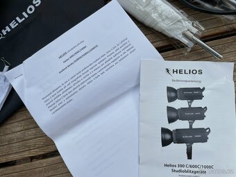 HELIOS 300C Kit - světla, softboxy, deštníky, stativy, atd. - 10