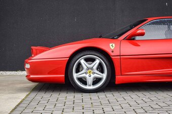 Ferrari F355 Berlinetta z roku 1998 - 10