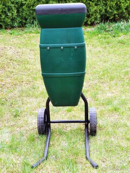 Elektrická BEZHLUKOVÁ řezačka  drtič štěpkovač - 10