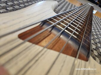 Aktiv Hybrid 4+2 fretless bezpražcová baskytara Ibanez - 10