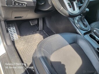Prodám Kia Sportage 2.0 diesl 100kw.Automat 4x4.Rv.2011. - 10