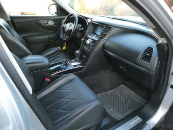 Infiniti FX35 - 10