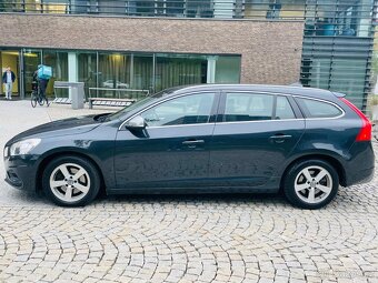 Volvo V60 2.0D 120KW 5VALEC AUTOMAT SENZORY VÝHŘEV R-DESIGN - 10