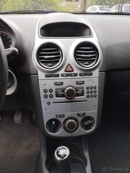 Opel Corsa D 1,2 benzín Top výbava - 10
