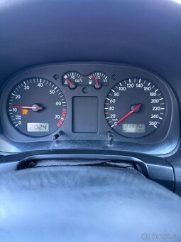 Volkswagen Bora 1.6 - 10