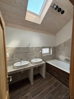 Dvougenerační dům 300 m2 +s velkou garáží 80 m - 10