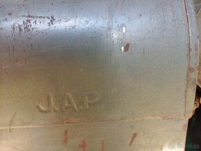 Historický traktor J.A.P - 10