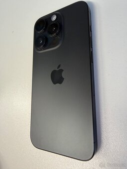 Apple iPhone 15 Pro 256GB černý titan - 10