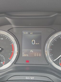 Škoda KaroQ 1.5 TSi,R.V.2022,34KKM,MAN.PŘEVOD.WEBASTO,ZÁRUKA - 10