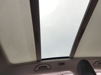 Stropnice a roletky pro panorama střechu, Škoda Rapid - 10