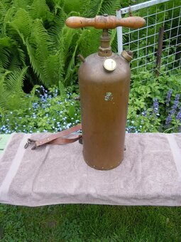 MOSAZNÝ ZAHRADNÍ POSTŘIKOVAČ - 10