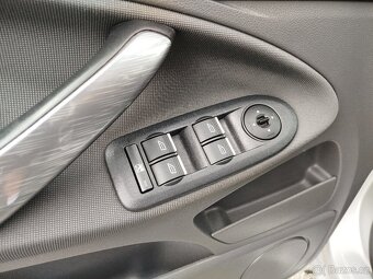 Ford C-MAX 1.6i 74 kW, r.v. 5/2008, najeto 198.805 km - 10