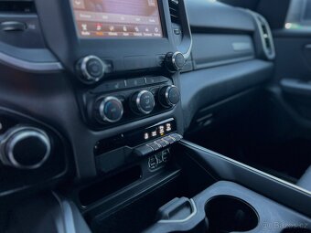 DODGE RAM 1500 BIGHORN 5,7 V8 HEMI 295kw - 10