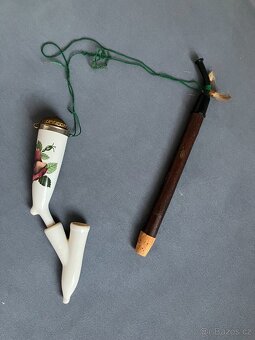 Retro porcelánová fajfka s motivem růže a dřevěná fajfka - 10