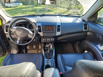 Peugeot 4007 - 10