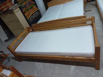 Prodám hezkou postel z masivu 90 x 200 cm - 10
