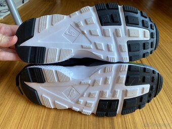 tenisky Nike Huarache Run 38.5 - 10