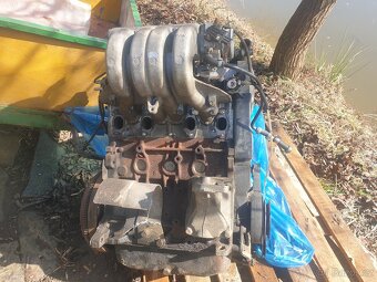 Motor VW 2.0 benzín 85kw - 10