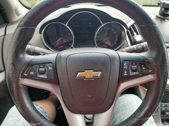 Prodám auto Chevrolet Cruze SW 1.8 benzin 2012 - 10