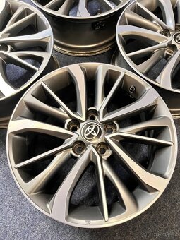 5x114,3 R17 Originál alu Toyota Avensis - 2017 - 10