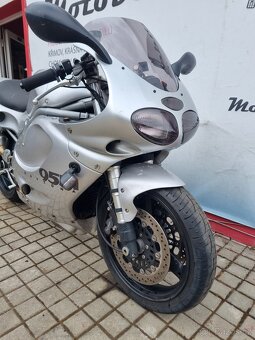 Triumph Daytona 955i - 10