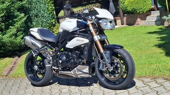 Triumph Speed Triple 1050 - 10
