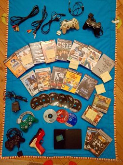 PlayStation 2 slim + příslušenství + hry - 10