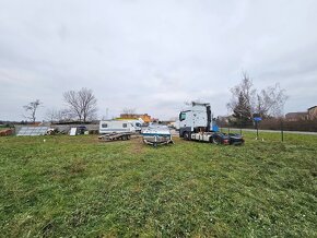 Nabízíme na pronájmem pozemek vhodný na autobazar, parkování - 10