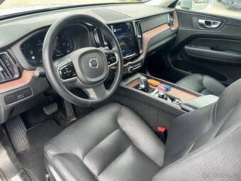 2023 Volvo XC60 B5 Plus Bright Theme AWD 2.0 - 10