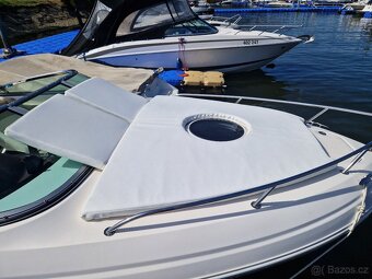 Kajutová motorová loď, člun Regal 2250 - 10