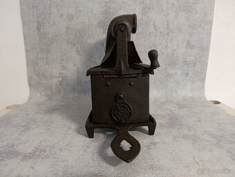 Značená německá velmi stará komínová žehlička (2x svastika) - 10