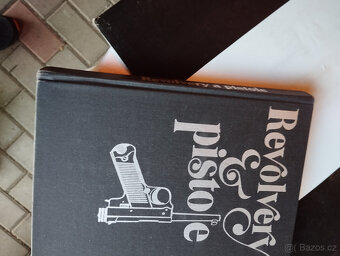 Revolvery a pistole,stará kniha o zbraních,postolích, - 10