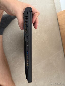 Herní notebook MSI GL75 9SE + chladící podložka GT500 + bato - 10