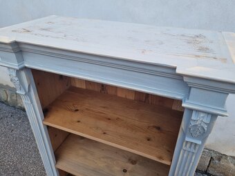 KRÁSNÁ STARÁ ZDOBENÁ KNIHOVNA - REGÁL - 10