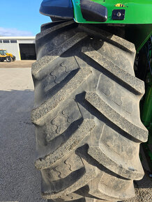 Traktor John Deere 7810 - 10