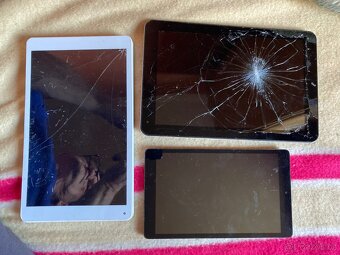 3 x notebook + 3 x tablet na ND - 10