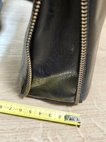 Tmavá taška crossbody 25 x 23 x 6 cm - 10