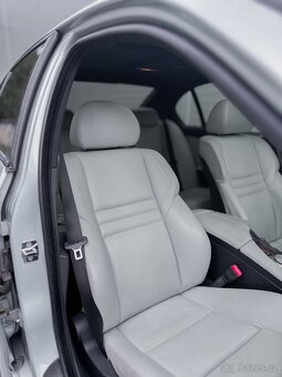 BMW E60 M5 V10 INDIVIDUAL - 10