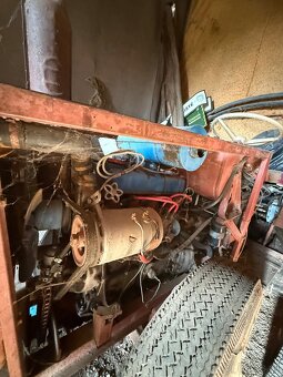 Prodám traktor na náhradní díly - 10