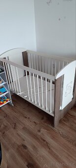 Postýlka + přebalovák s úložným prostorem - 10