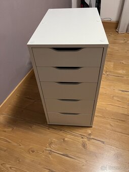 Kancelářský stůl - 10