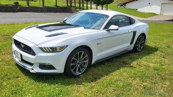 Ford Mustang GT Premium - 10