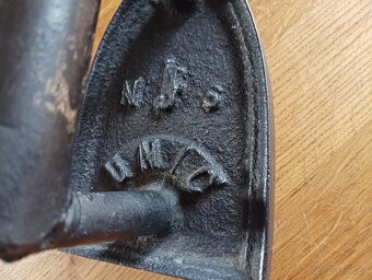 STAROŽITNÁ NAHŘÍVACÍ ŽEHLIČKA UNIC 19. STOL. FRANCIE - 10